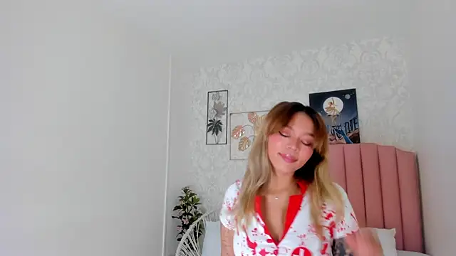 Snapshot of Adria_ross chatting on October 2025 12:39:02 PM Adria ross online show from October 2025 12:39:02 PM