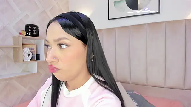 Anniie Queen online show from April 2026 03:07:02 AM