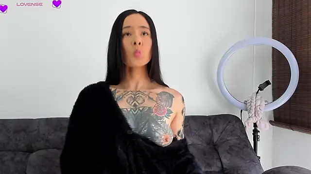 Snapshot of VeronicaTonu chatting on October 2025 02:28:01 PM VeronicaTonu online show from October 2025 02:28:01 PM