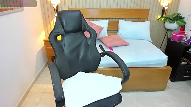 luciana ballesteros  online show from March 2026 12:21:01 PM