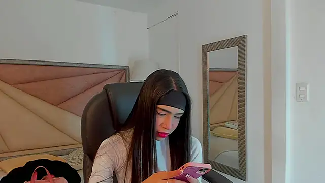 FaloonRoussel online show from March 2025 05:50:02 PM