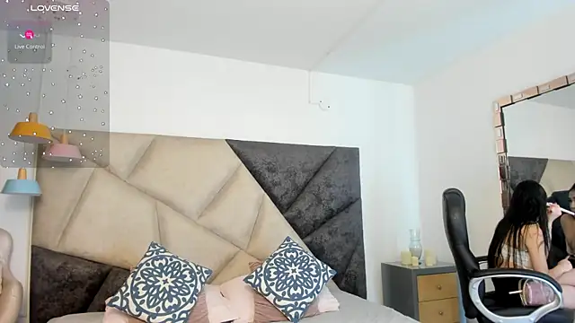 FaloonRoussel online show from October 2025 06:17:01 PM