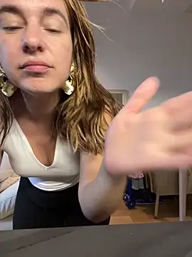 lyajoliee online show from April 2026 06:05:01 AM