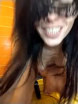 Snapshot of EmySkinny85 chatting on January 2025 08:58:02 PM EmySkinny85 online show from January 2025 08:58:02 PM