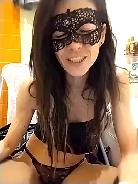 Snapshot of EmySkinny85 chatting on February 2025 09:38:02 PM EmySkinny85 online show from February 2025 09:38:02 PM
