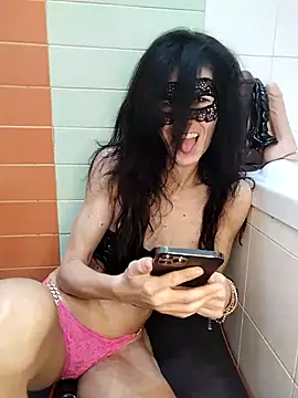 Snapshot of EmySkinny85 chatting on February 2025 10:04:02 AM EmySkinny85 online show from February 2025 10:04:02 AM