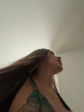 Snapshot of Rose-euphoria chatting on February 2026 09:05:02 PM Rose-euphoria online show from February 2026 09:05:02 PM