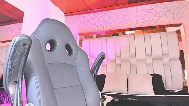 Snapshot of AngelineHeet chatting on January 2025 06:45:01 AM AngelineHeet online show from January 2025 06:45:01 AM