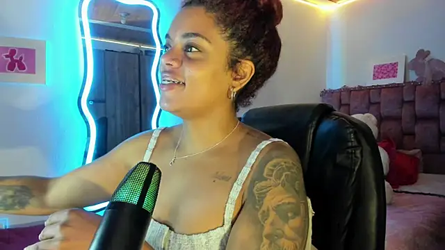 ladyrd1 online show from February 2025 09:47:01 AM