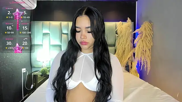 Snapshot of MarianaGarciaa__ chatting on June 2026 06:34:01 PM MarianaGarciaa online show from June 2026 06:34:01 PM