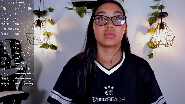 Snapshot of melanieecox chatting on May 2026 12:29:01 AM melanieecox online show from May 2026 12:29:01 AM