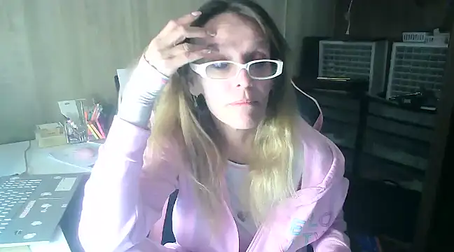 Snapshot of MsJustDamn71 chatting on December 2024 05:14:02 AM MsJustDamn71 online show from December 2024 05:14:02 AM