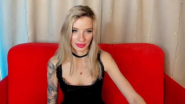 Snapshot of AlinaLovelyX chatting on November 2025 01:17:02 AM AlinaLovelyX online show from November 2025 01:17:02 AM