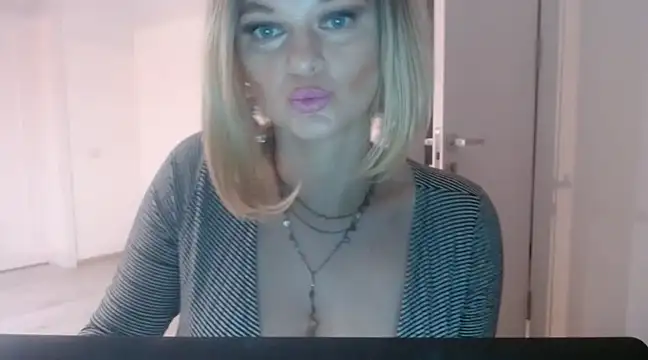 Snapshot of YourSweetJam chatting on December 2024 06:02:02 PM YourSweetJam online show from December 2024 06:02:02 PM