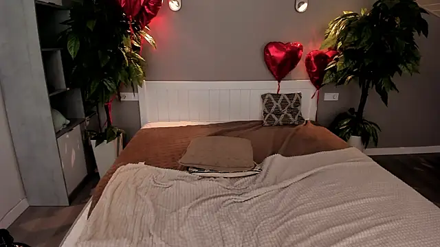 IceDanielles online show from March 2025 05:02:02 PM