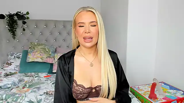 Snapshot of Alexia-Lee chatting on January 2025 01:17:01 PM Alexia-Lee online show from January 2025 01:17:01 PM