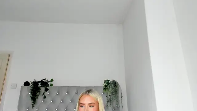 Snapshot of Alexia-Lee chatting on January 2025 03:16:01 PM Alexia-Lee online show from January 2025 03:16:01 PM