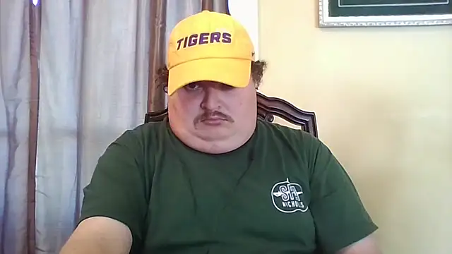 Snapshot of YelpedAverting chatting on November 2025 08:40:01 PM YelpedAverting online show from November 2025 08:40:01 PM