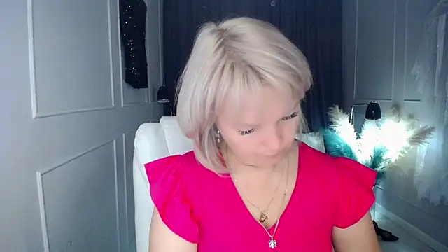 Snapshot of Juarnea chatting on September 2025 01:34:02 PM Juarnea online show from September 2025 01:34:02 PM