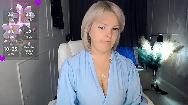 Snapshot of Juarnea chatting on October 2025 08:22:01 AM Juarnea online show from October 2025 08:22:01 AM