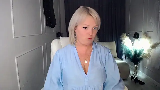 Snapshot of Juarnea chatting on October 2025 12:27:01 PM Juarnea online show from October 2025 12:27:01 PM