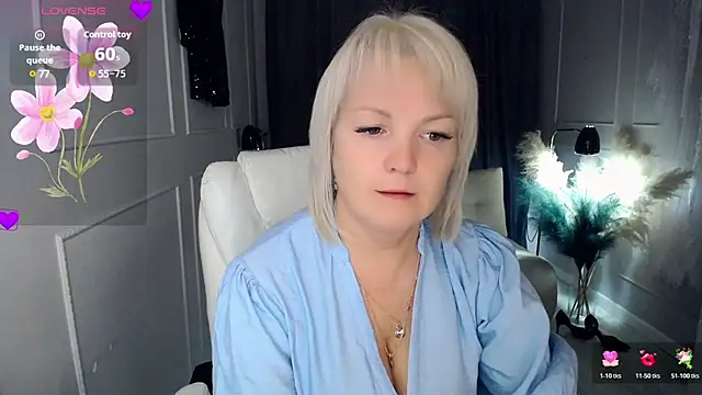 Snapshot of Juarnea chatting on October 2025 02:06:01 PM Juarnea online show from October 2025 02:06:01 PM