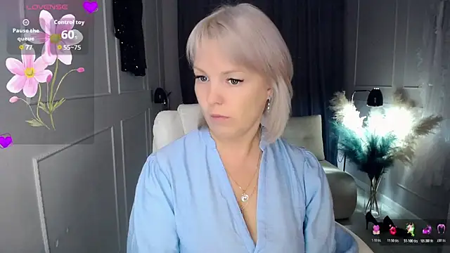 Snapshot of Juarnea chatting on October 2025 01:44:02 PM Juarnea online show from October 2025 01:44:02 PM