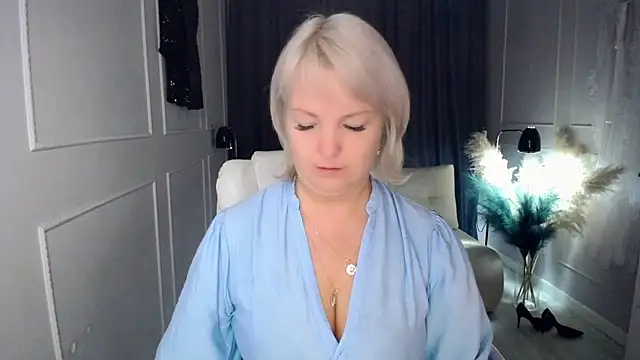 Snapshot of Juarnea chatting on October 2025 11:42:02 PM Juarnea online show from October 2025 11:42:02 PM