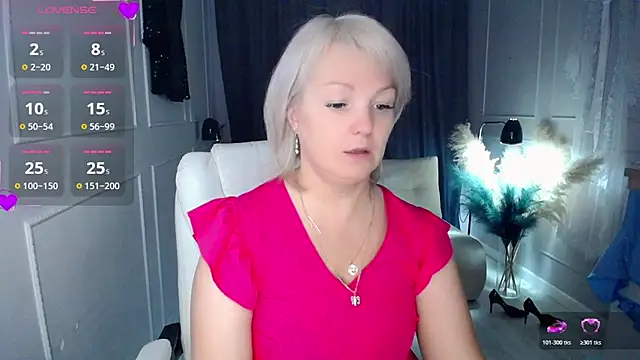 Snapshot of Juarnea chatting on October 2025 06:37:02 AM Juarnea online show from October 2025 06:37:02 AM