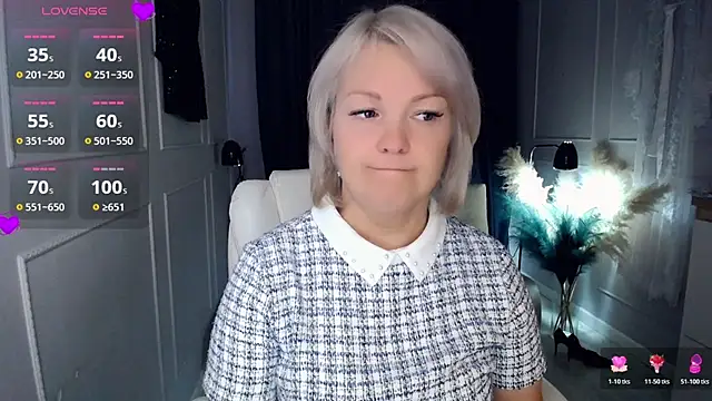 Snapshot of Juarnea chatting on November 2025 05:43:02 AM Juarnea online show from November 2025 05:43:02 AM