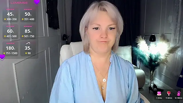 Snapshot of Juarnea chatting on November 2025 03:05:01 AM Juarnea online show from November 2025 03:05:01 AM