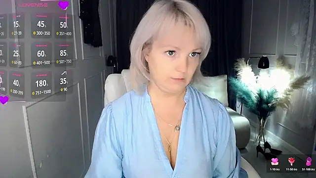 Snapshot of Juarnea chatting on November 2025 11:21:02 AM Juarnea online show from November 2025 11:21:02 AM