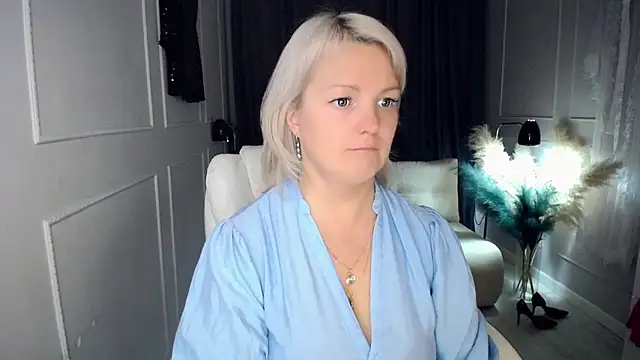 Snapshot of Juarnea chatting on November 2025 05:23:01 PM Juarnea online show from November 2025 05:23:01 PM