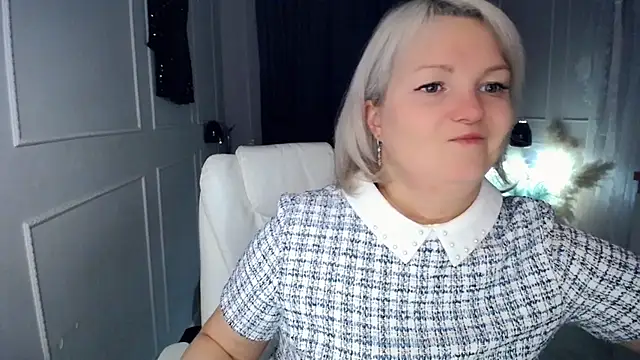 Snapshot of Juarnea chatting on December 2025 12:21:02 PM Juarnea online show from December 2025 12:21:02 PM