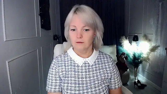 Snapshot of Juarnea chatting on December 2025 08:12:02 AM Juarnea online show from December 2025 08:12:02 AM