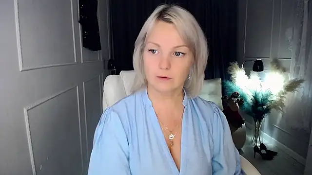 Snapshot of Juarnea chatting on December 2025 05:32:01 PM Juarnea online show from December 2025 05:32:01 PM