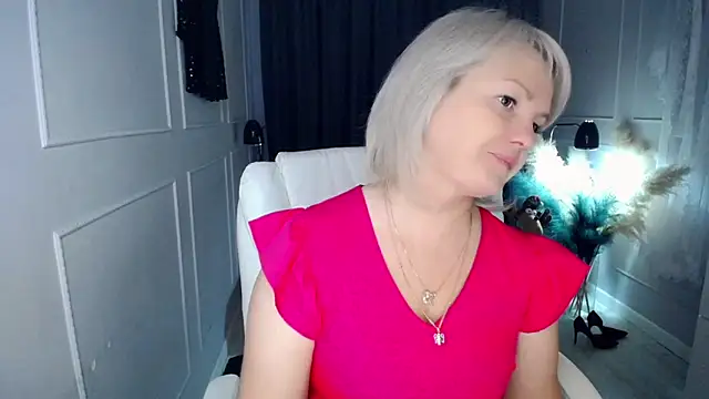 Snapshot of Juarnea chatting on December 2025 07:39:01 AM Juarnea online show from December 2025 07:39:01 AM