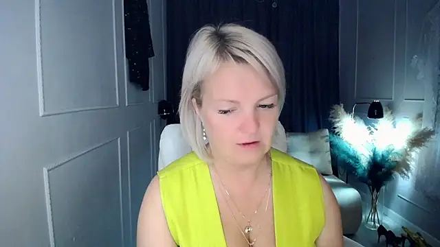 Snapshot of Juarnea chatting on May 2026 05:48:02 AM Juarnea online show from May 2026 05:48:02 AM