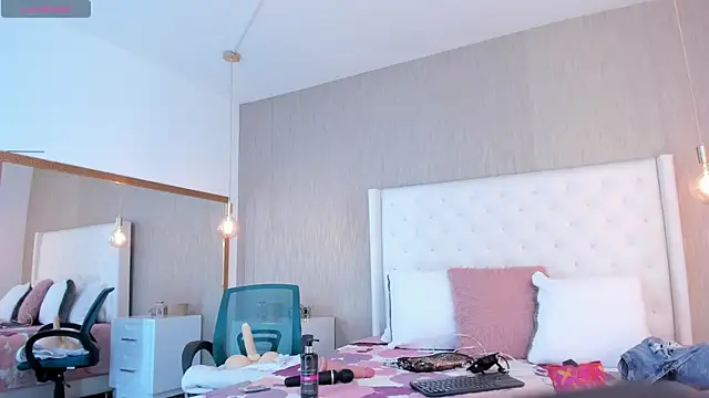 emily parkerr online show from April 2026 07:58:02 PM