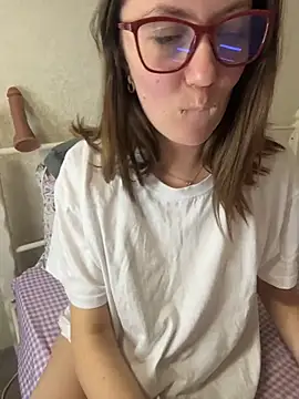 BeatriceTender online show from April 2026 06:04:02 PM