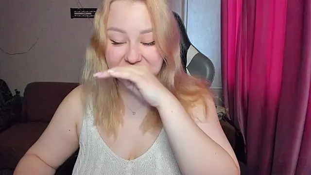 Snapshot of Milafoxxxy chatting on November 2025 07:51:01 AM Milafoxxxy online show from November 2025 07:51:01 AM