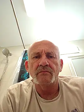 Snapshot of den-rock4u chatting on March 2026 11:33:01 PM den-rock4u online show from March 2026 11:33:01 PM