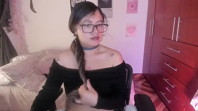 Snapshot of StephaniFox chatting on December 2025 01:45:01 AM StephaniFox online show from December 2025 01:45:01 AM