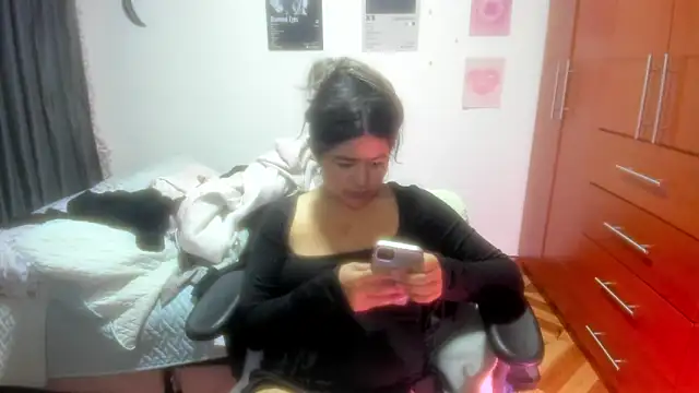 Snapshot of StephaniFox chatting on January 2026 05:33:02 AM StephaniFox online show from January 2026 05:33:02 AM