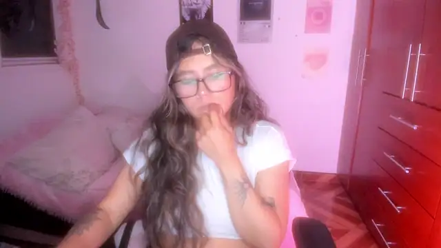 Snapshot of StephaniFox chatting on January 2026 12:49:02 AM StephaniFox online show from January 2026 12:49:02 AM