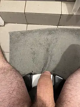 Snapshot of magrossebite25cm chatting on December 2025 12:37:02 AM magrossebite25cm online show from December 2025 12:37:02 AM