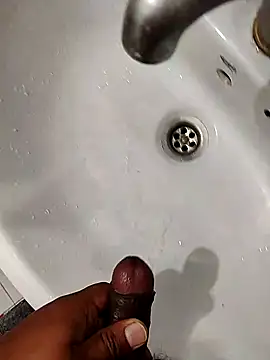 Snapshot of SweetFatBoy chatting on December 2024 01:43:01 PM SweetFatBoy online show from December 2024 01:43:01 PM