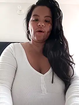 Snapshot of Julieta-tits chatting on May 2026 08:15:01 PM Julieta-tits online show from May 2026 08:15:01 PM
