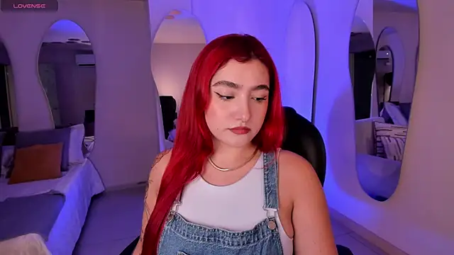 Snapshot of ViolettCastel chatting on October 2025 06:58:01 PM ViolettCastel online show from October 2025 06:58:01 PM