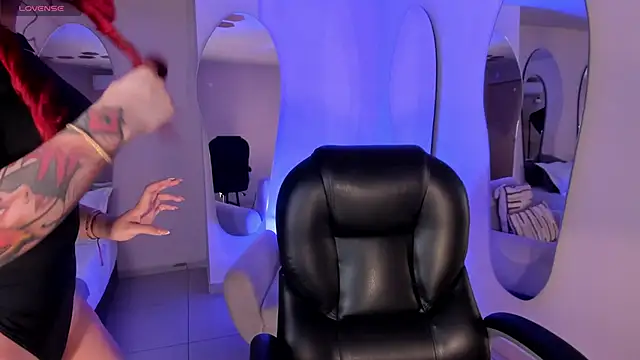 Snapshot of ViolettCastel chatting on October 2025 07:10:02 PM ViolettCastel online show from October 2025 07:10:02 PM